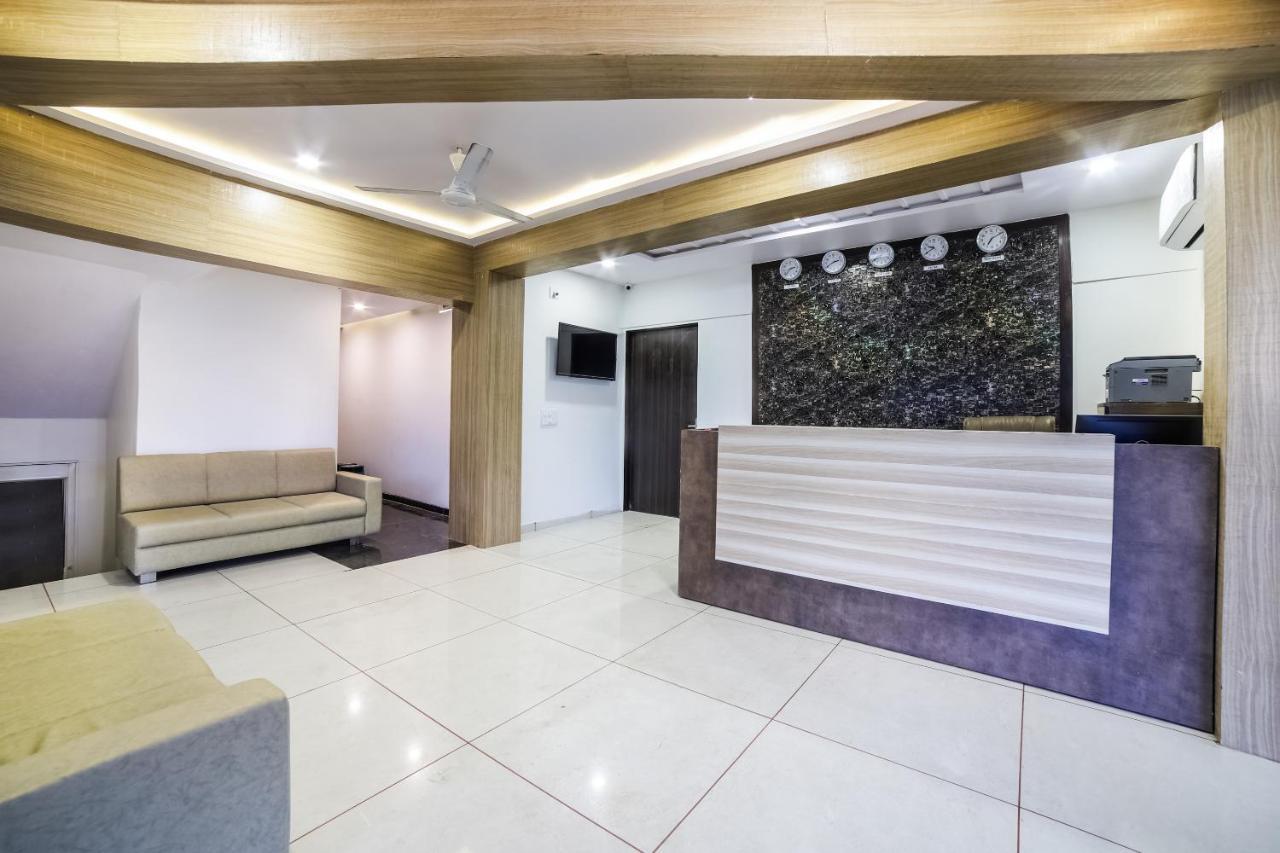 Capital O 41587 Hotel Airport Inn One Ahmedabad Exterior foto