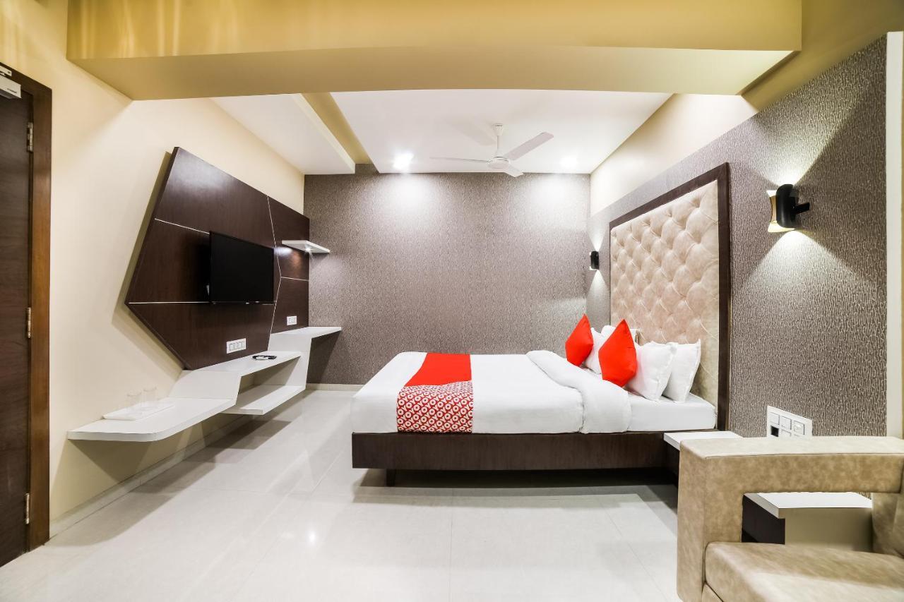 Capital O 41587 Hotel Airport Inn One Ahmedabad Exterior foto