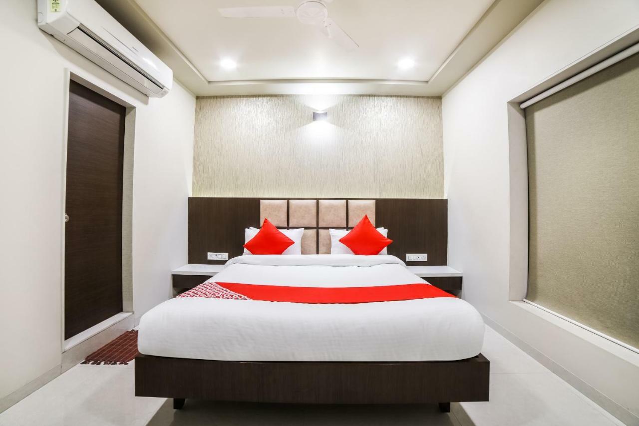 Capital O 41587 Hotel Airport Inn One Ahmedabad Exterior foto