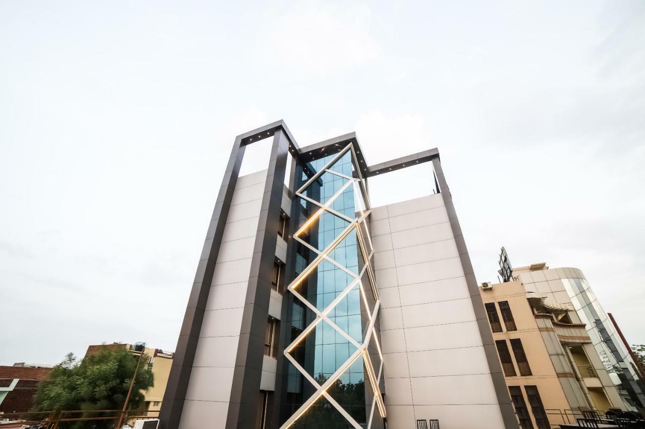 Capital O 41587 Hotel Airport Inn One Ahmedabad Exterior foto